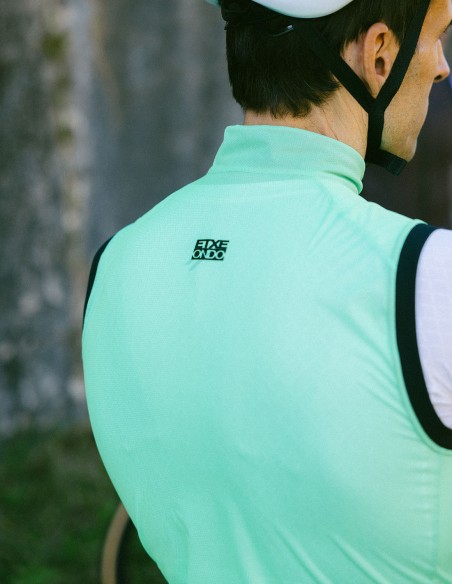 EON VEST