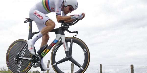 DUMOULIN NO ENCUENTRA SU BUZO